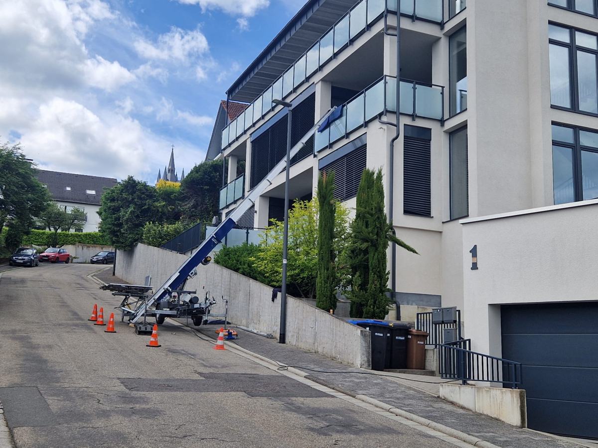 Furniture lift in action
